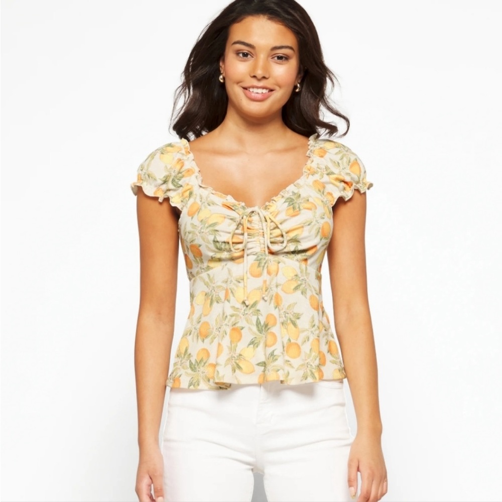 Daisy & Delilah flutter sleeve top, citrus lover